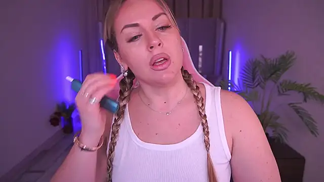 Snapshot of KiraCandyS chatting on 02-01-25, 08:58 KiraCandyS online show from 02-01-25, 08:58