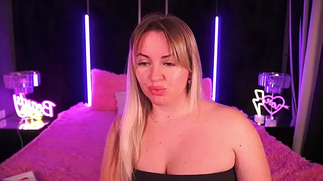 Snapshot of KiraCandyS chatting on 02-04-25, 08:49 KiraCandyS online show from 02-04-25, 08:49