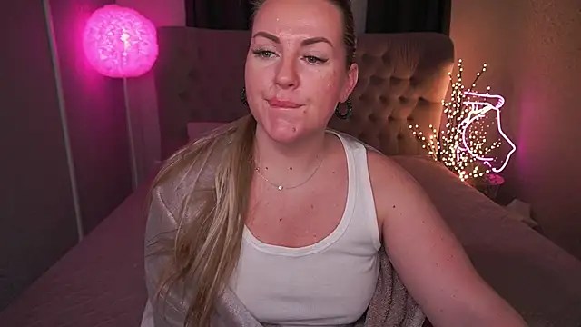 Snapshot of KiraCandyS chatting on 02-22-25, 03:01 KiraCandyS online show from 02-22-25, 03:01