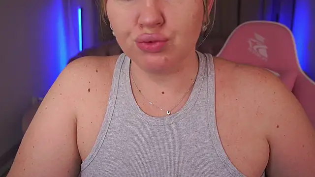 Snapshot of KiraCandyS chatting on 03-14-25, 03:59 KiraCandyS online show from 03-14-25, 03:59