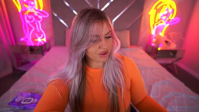 Snapshot of KiraCandyS chatting on 09-21-25, 08:10 KiraCandyS online show from 09-21-25, 08:10