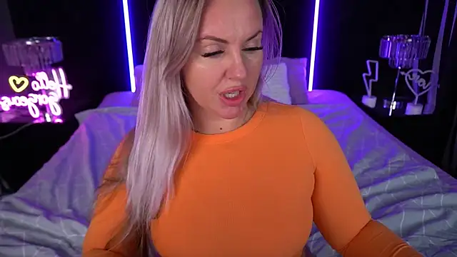 Snapshot of KiraCandyS chatting on 09-27-25, 10:37 KiraCandyS online show from 09-27-25, 10:37