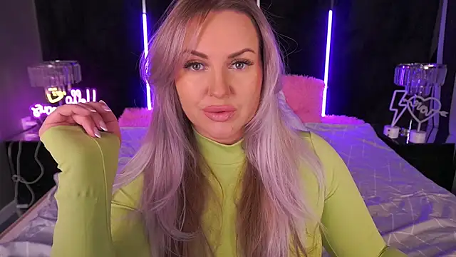 Snapshot of KiraCandyS chatting on 10-05-25, 09:34 KiraCandyS online show from 10-05-25, 09:34