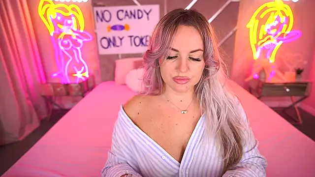 Snapshot of KiraCandyS chatting on 10-30-25, 07:58 KiraCandyS online show from 10-30-25, 07:58