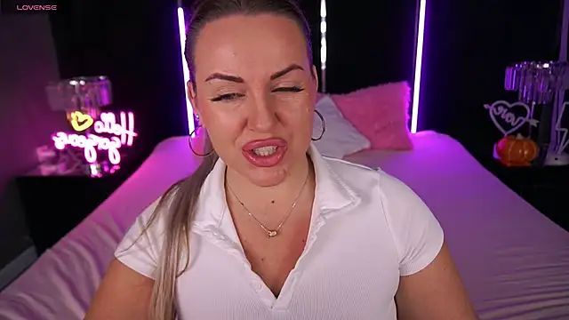 Snapshot of KiraCandyS chatting on 11-07-25, 03:23 KiraCandyS online show from 11-07-25, 03:23