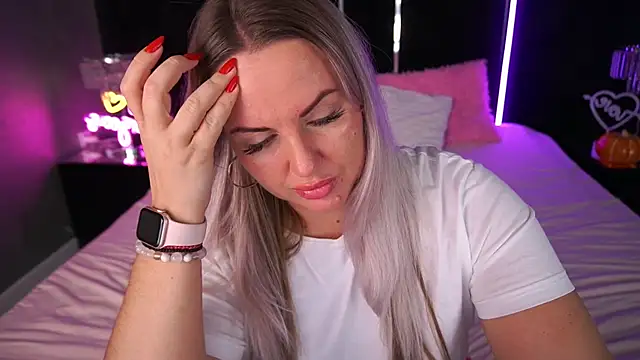 Snapshot of KiraCandyS chatting on 11-08-25, 03:29 KiraCandyS online show from 11-08-25, 03:29