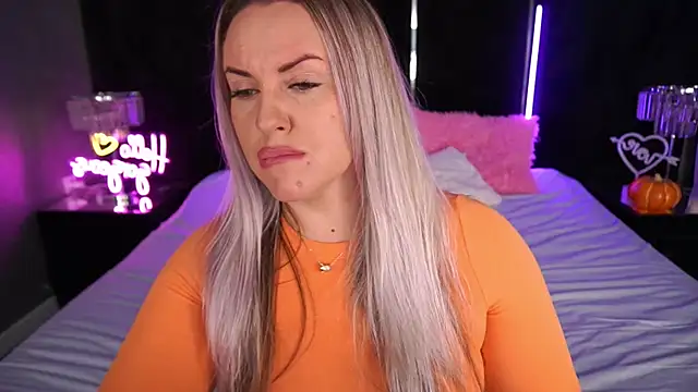 Snapshot of KiraCandyS chatting on 11-08-25, 11:14 KiraCandyS online show from 11-08-25, 11:14