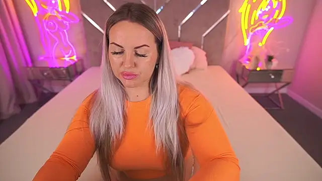 Snapshot of KiraCandyS chatting on 11-11-25, 09:48 KiraCandyS online show from 11-11-25, 09:48