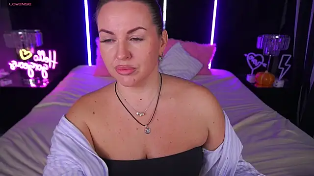 Snapshot of KiraCandyS chatting on 11-21-25, 09:57 KiraCandyS online show from 11-21-25, 09:57