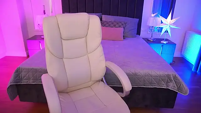 Snapshot of KiraCandyS chatting on 12-13-25, 07:53 KiraCandyS online show from 12-13-25, 07:53