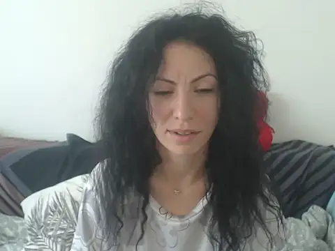 Snapshot of Emmatoo chatting on 06-14-26, 09:11 Emmatoo online show from 06-14-26, 09:11