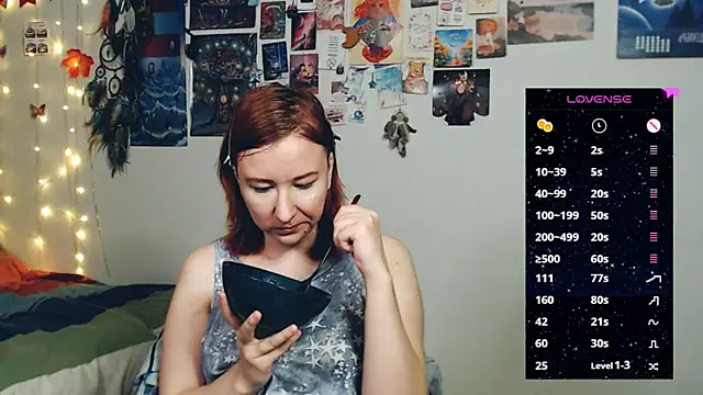 Snapshot of licentia__poetica chatting on 12-19-25, 03:35 licentia poetica online show from 12-19-25, 03:35