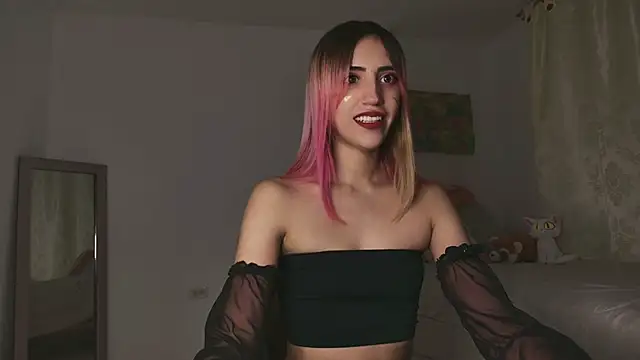 Snapshot of linnie_ chatting on 03-08-25, 06:10 linnie  online show from 03-08-25, 06:10