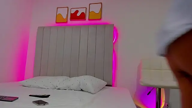 Snapshot of amy_robertz chatting on 11-28-25, 03:20 amy robertz online show from 11-28-25, 03:20