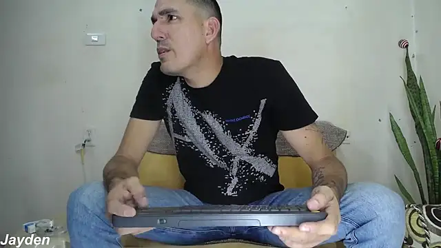 Snapshot of jayydenandjacob chatting on 11-15-25, 06:37 jayydenandjacob online show from 11-15-25, 06:37