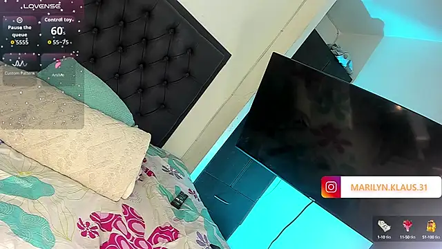 Maryonthemoon online show from 09-22-25, 02:41