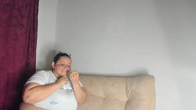 tetasgrandes karol online show from 11-23-25, 01:05