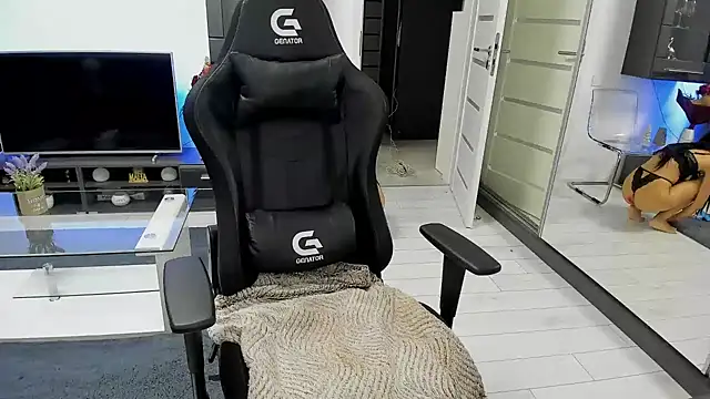 Snapshot of Beauty_Anne chatting on 12-10-24, 07:47 Beauty Anne online show from 12-10-24, 07:47