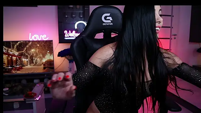 Snapshot of Beauty_Anne chatting on 12-19-25, 06:42 Beauty Anne online show from 12-19-25, 06:42