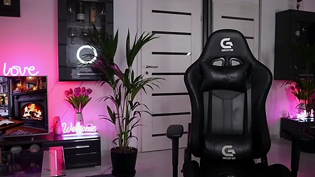 Snapshot of Beauty_Anne chatting on 01-19-26, 07:01 Beauty Anne online show from 01-19-26, 07:01