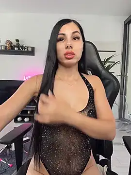 Snapshot of Beauty_Anne chatting on 06-19-26, 07:01 Beauty Anne online show from 06-19-26, 07:01