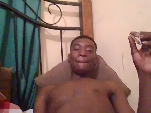 Snapshot of SmallGoodNut chatting on 11-06-25, 06:03 SmallGoodNut online show from 11-06-25, 06:03