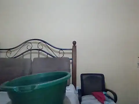 Snapshot of SmallGoodNut chatting on 01-10-26, 12:12 SmallGoodNut online show from 01-10-26, 12:12