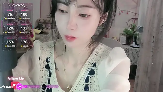 Snapshot of Lisa-s chatting on 10-19-25, 12:33 Lisa-s online show from 10-19-25, 12:33