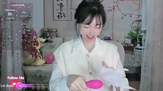 Snapshot of Lisa-s chatting on 10-29-25, 12:40 Lisa-s online show from 10-29-25, 12:40