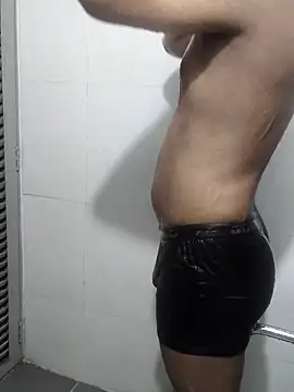 Snapshot of hottboy_39 chatting on 10-23-25, 12:48 hottboy 39 online show from 10-23-25, 12:48