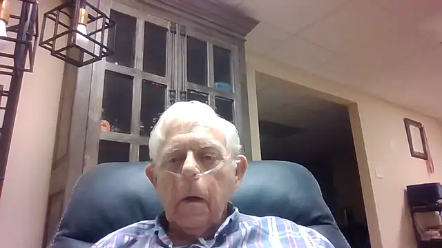 Snapshot of bootlegmanz chatting on 06-26-26, 01:32 bootlegmanz online show from 06-26-26, 01:32
