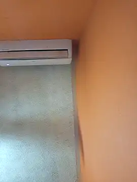 Snapshot of miicheele32 chatting on 10-26-25, 09:04 miicheele32 online show from 10-26-25, 09:04