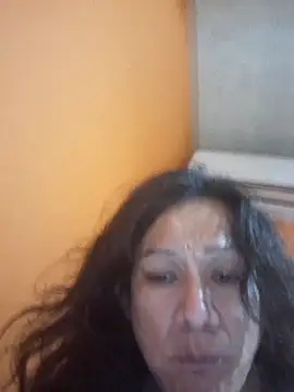 Snapshot of miicheele32 chatting on 10-28-25, 03:21 miicheele32 online show from 10-28-25, 03:21