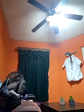 Snapshot of miicheele32 chatting on 11-13-25, 01:59 miicheele32 online show from 11-13-25, 01:59