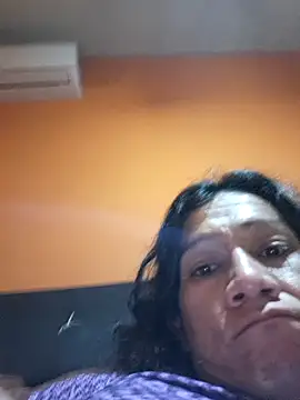 Snapshot of miicheele32 chatting on 11-21-25, 08:13 miicheele32 online show from 11-21-25, 08:13