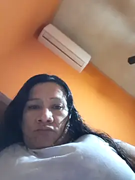 Snapshot of miicheele32 chatting on 11-22-25, 08:57 miicheele32 online show from 11-22-25, 08:57