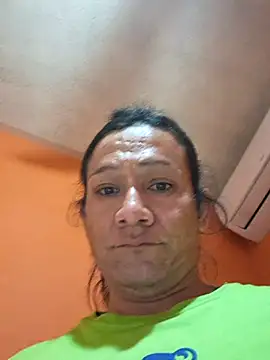 Snapshot of miicheele32 chatting on 11-28-25, 02:25 miicheele32 online show from 11-28-25, 02:25