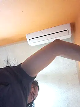 Snapshot of miicheele32 chatting on 11-30-25, 08:18 miicheele32 online show from 11-30-25, 08:18