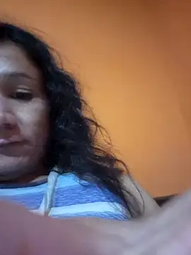 Snapshot of miicheele32 chatting on 12-04-25, 05:39 miicheele32 online show from 12-04-25, 05:39