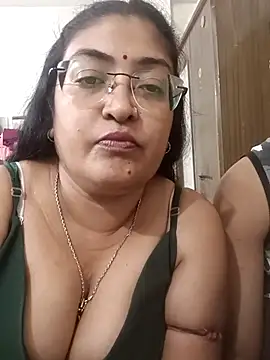 Snapshot of LAVERNIYA_ chatting on 10-15-25, 06:41 LAVERNIYA  online show from 10-15-25, 06:41