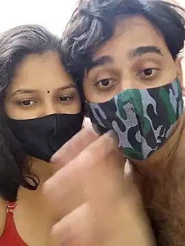 Snapshot of IND_COUPLE1 chatting on 01-02-25, 07:18 IND COUPLE1 online show from 01-02-25, 07:18