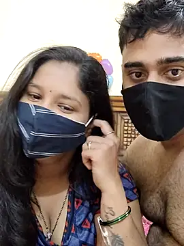 Snapshot of IND_COUPLE1 chatting on 02-13-25, 03:29 IND COUPLE1 online show from 02-13-25, 03:29