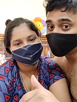 Snapshot of IND_COUPLE1 chatting on 02-13-25, 02:52 IND COUPLE1 online show from 02-13-25, 02:52