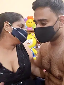 Snapshot of IND_COUPLE1 chatting on 02-24-25, 03:42 IND COUPLE1 online show from 02-24-25, 03:42