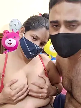 Snapshot of IND_COUPLE1 chatting on 02-26-25, 06:54 IND COUPLE1 online show from 02-26-25, 06:54