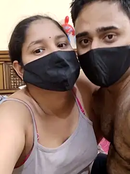 Snapshot of IND_COUPLE1 chatting on 03-07-25, 04:00 IND COUPLE1 online show from 03-07-25, 04:00