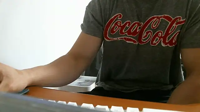 Stellan 0412 online show from 03-24-26, 04:39