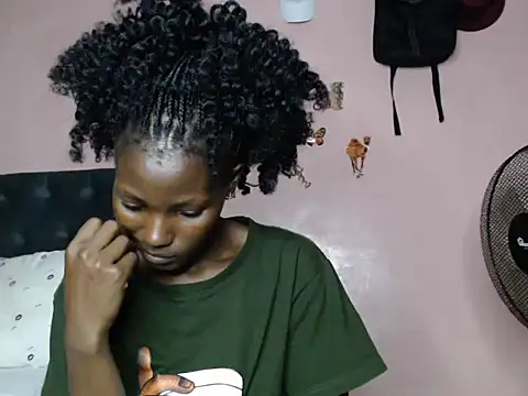 TrishaKalid online show from 02-01-25, 07:34