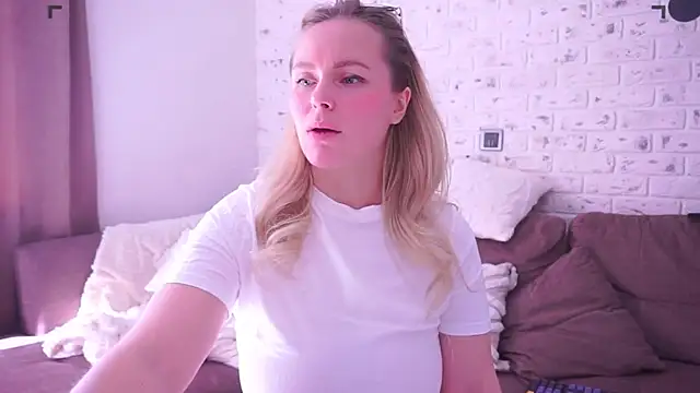 Snapshot of Charming_Daphny chatting on 03-20-25, 06:52 Charming Daphny online show from 03-20-25, 06:52