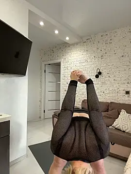 Snapshot of Charming_Daphny chatting on 11-15-25, 06:33 Charming Daphny online show from 11-15-25, 06:33